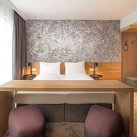 Elaya Augsburg, Trademark By Wyndham Lejlighedshotel 4*